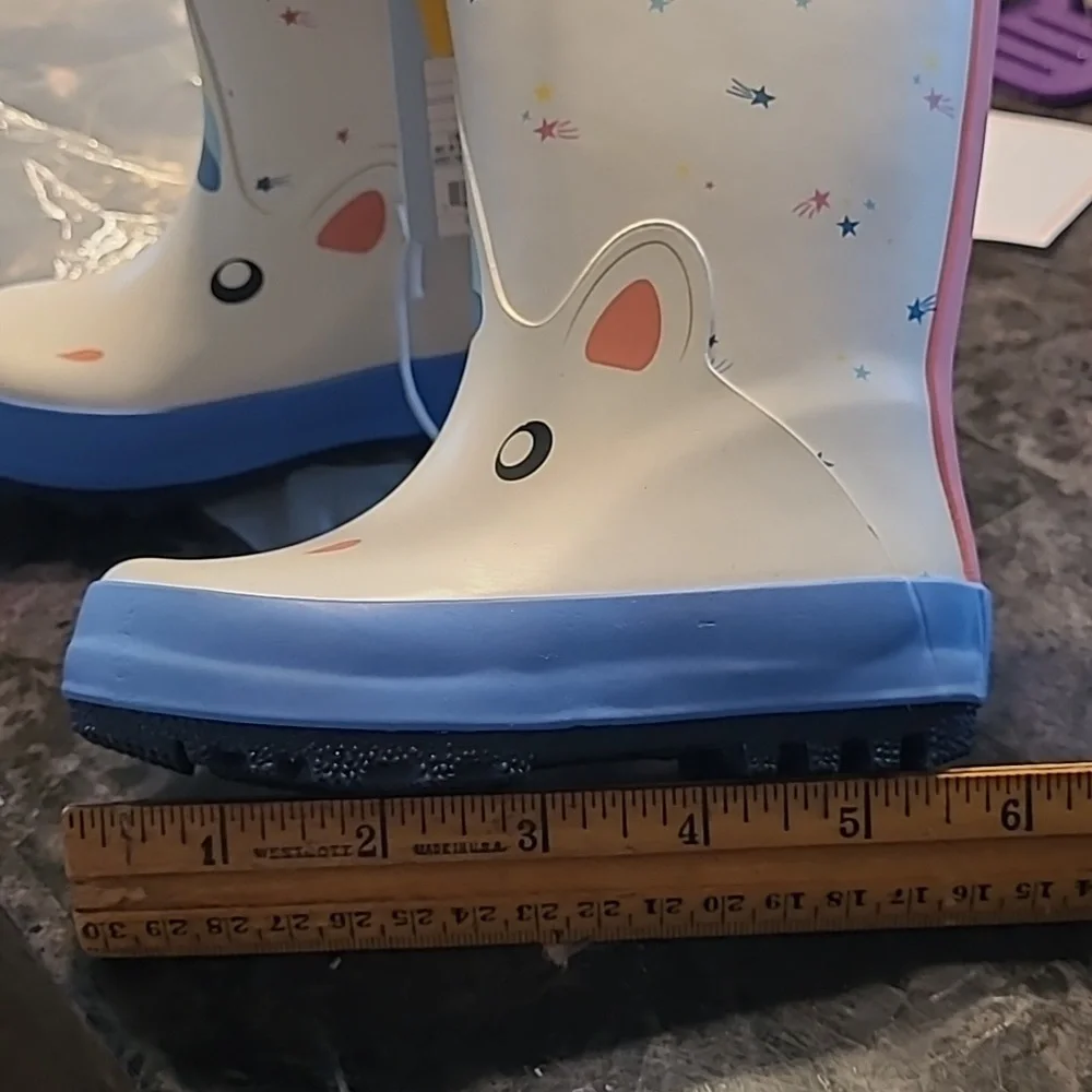 New with tags! Cat & Jack Kids size 5 Unicorn 🦄 stars waterproof rain boots